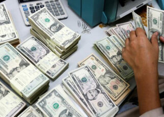 ডলার পাঠিয়েছেন প্রবাসীরা