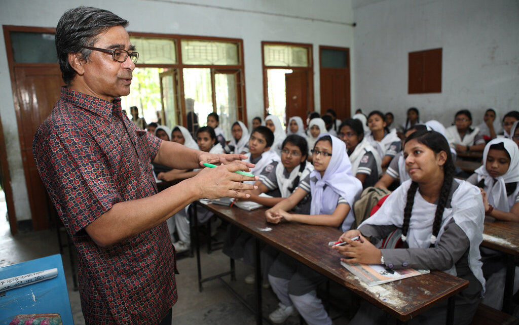 teacher-teaching-in-a-classroom